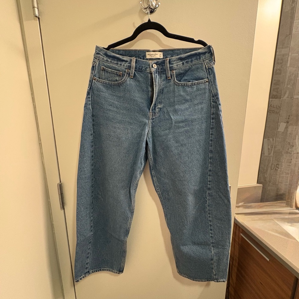 Abercrombie & Fitch Barrel Jeans